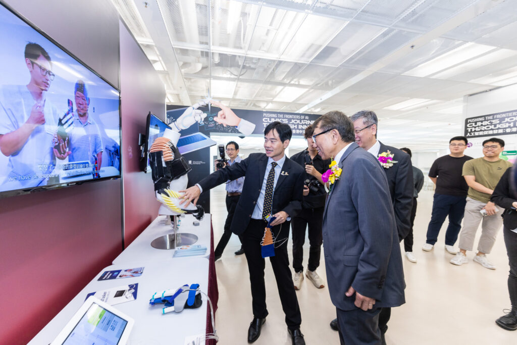 Professor Raymond Tong (left) introduces the XoMuscle to CUHK Vice-Chancellor and President Professor Rocky S. Tuan (right).