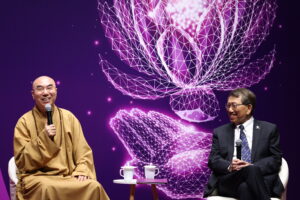 Ven. Kuan Yun and Professor Rocky S. Tuan engaged in an inspiring conversation about the intricate relationship between religion and science during the “In Dialogue with Ven. Kuan Yun - Buddhism and Biomedicine” event hosted by CUHK.