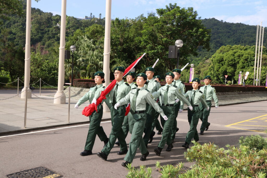 由中大學生組成的國旗護衛隊