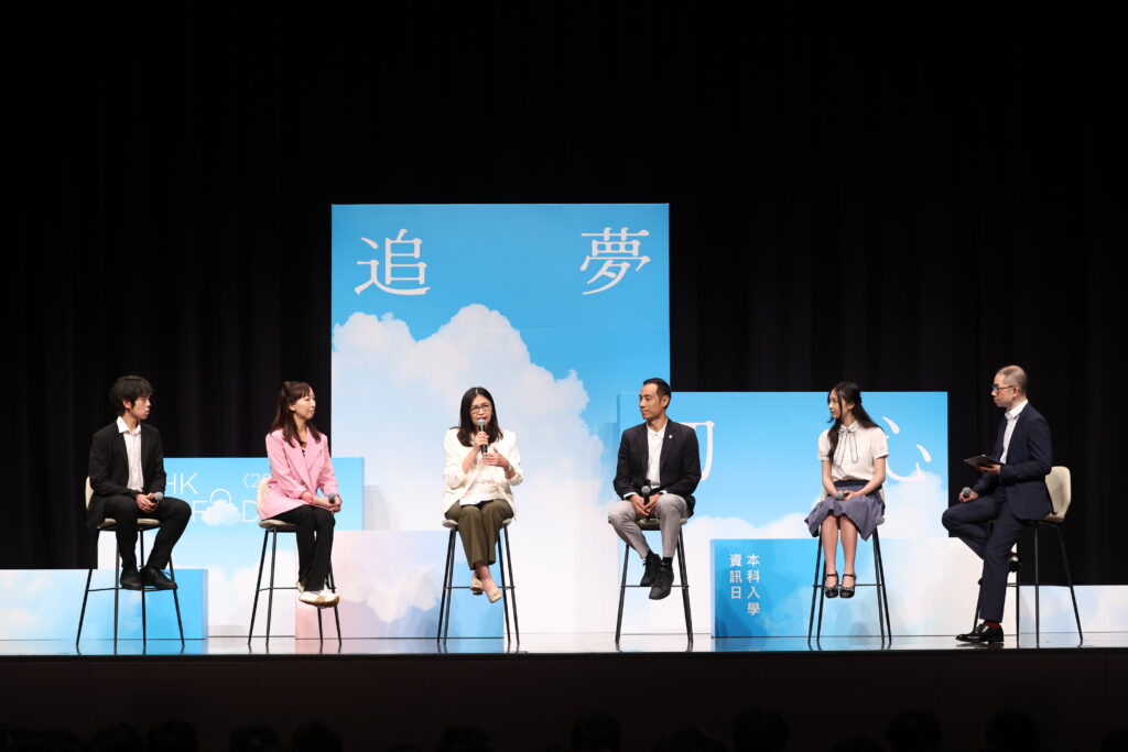 “Admission Talk for JUPAS Applicants: Face to Face with CUHKers”<br />
<br />
Ms Julia Leung Fung-yi, Chief Executive Officer of the Securities and Futures Commission (3rd left); Mr Daniel Lee Chi-wo, Associate Director of Elite Training Science and Technology at Hong Kong Sports Institute (3rd right); Professor Andy Wong Ka-chat, Director of Admissions and Financial Aid (1st right); Professor Lisa Wan Chun-ying, Acting Director of the School of Hotel and Tourism Management (2nd left); Ms Giann Wong, a year two student in the Medicine (MBChB) Programme (2nd right); and Mr Jeffrey Chau, a year three student of Biochemistry (1st left).