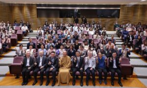 After the dialogue, Ven. Kuan Yun and Professor Rocky S. Tuan took a group photo with the audience.