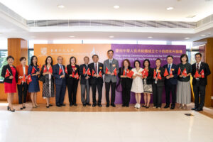 CUHK Council Chairman Professor John Chai Yat-Chiu (8th right), Vice-Chancellor and President Professor Rocky S. Tuan (8th left), Honorary Professor of CUHK’s Faculty of Social Science Professor Jasper Tsang Yok-sing, GBM (7th left), and other university members attend the flag-raising ceremony on the National Day.