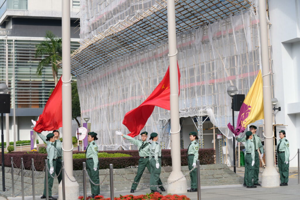 由中大學生組成的國旗護衛隊