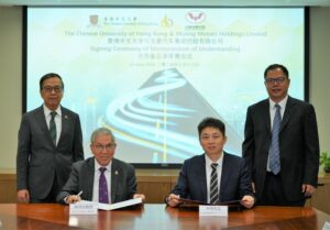 Professor Chan Wai-yee (second left), CUHK Pro-Vice-Chancellor (Strategic Developments), and Mr Song Wei, Chief Executive of Wuling (second right), sign the MOU.