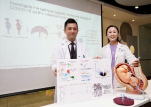 The research team is led by Professor Danny Leung, Associate Professor of the Division of Life Science and Director of the Center for Epigenomics Research at HKUST (left), and Professor Liona Poon, Chairperson of the Department of Obstetrics and Gynaecology at CUHK’s Faculty of Medicine.