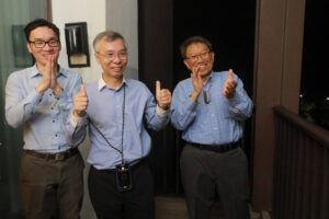 CUHK Vice-Chancellor and President Professor Rocky S. Tuan (Right) and Professor Lam Hon-Ming (Middle) celebrate the moment of rhizobia being taken to space by the Tianzhou-6 cargo spacecraft on 10 May.