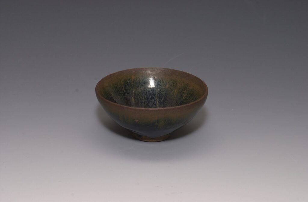 Tea bowl with “hare’s fur” striations on a black ground<br />
Jian ware, Fujian province<br />
Song dynasty (960-1279)<br />
Gift of Bei Shan Tang<br />
Acc. no.: 1999.0506