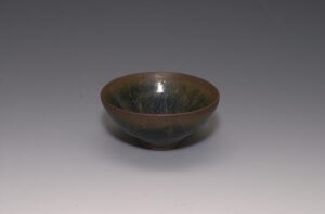 Tea bowl with “hare’s fur” striations on a black ground<br />
Jian ware, Fujian province<br />
Song dynasty (960-1279)<br />
Gift of Bei Shan Tang<br />
Acc. no.: 1999.0506