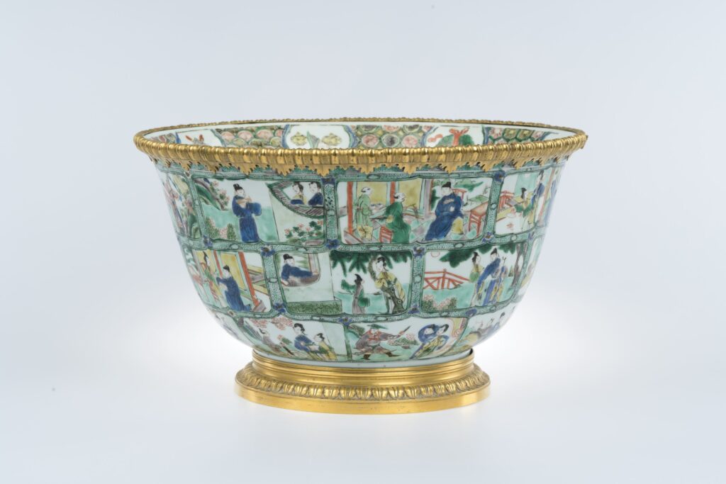 Punchbowl with scenes from Romance of the Western Chamber in overglaze wucai enamel<br />
<em>Daqing Kangxi nian zhi</em> mark<br />
Jingdezhen ware, Jiangxi province<br />
Qing dynasty, Kangxi period (1662-1722)<br />
Gift of the Kwan Family<br />
Acc. no.: 2018.0162