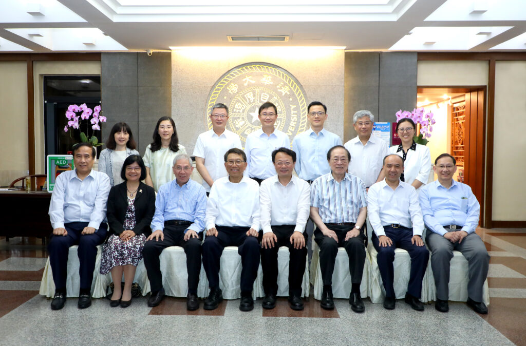 Professor Tuan leads the delegation to meet Tsinghua University’s President Wang Xiqin, Vice President Wang Hongwei, and Professor Yao Chi-Chih.