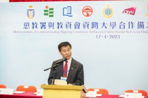 The Convenor of the Heads of Universities Committee and the President of Lingnan University, Professor Leonard Cheng, delivering a speech at the signing ceremony.