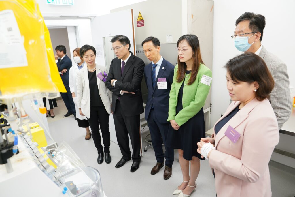 Dr Libby Lee, JP, Under Secretary for Health and Ms Lillian Cheong, JP, Under Secretary for Innovation, Technology and Industry attend the opening ceremony as officiating guests, and visit the CUHK ATP GMP Centre to learn about its facilities and operations.