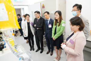 Dr Libby Lee, JP, Under Secretary for Health and Ms Lillian Cheong, JP, Under Secretary for Innovation, Technology and Industry attend the opening ceremony as officiating guests, and visit the CUHK ATP GMP Centre to learn about its facilities and operations.