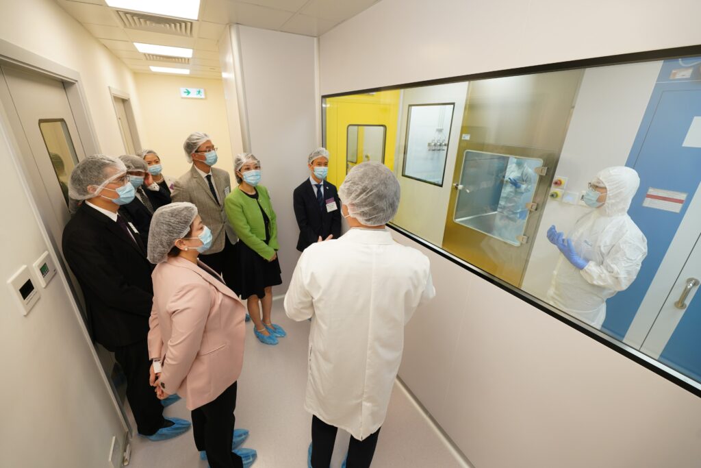 Dr Libby Lee, JP, Under Secretary for Health and Ms Lillian Cheong, JP, Under Secretary for Innovation, Technology and Industry attend the opening ceremony as officiating guests, and visit the CUHK ATP GMP Centre to learn about its facilities and operations.