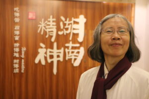 Ms Deng Xiaohua (Can Xue) is awarded the degree of Doctor of Literature, honoris causa (in absentia)