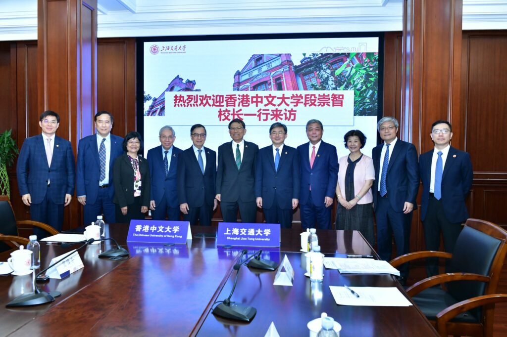 The CUHK delegation meets with President Ding Kuiling and representatives of Shanghai Jiao Tong University.