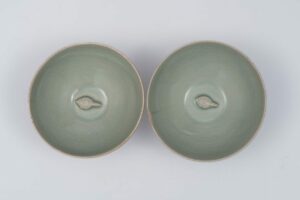 Pair of Bowls with Appliquéd Tortoise Design in Celadon Glaze (Shang Shan Tang Collection). A small tortoise appliqué can be seen on the interior base of these pieces. When the bowl is filled with liquid, the tortoise appears to be swimming in the water, adding a sense of liveliness.