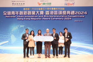 Professor Patrick Tang Ming-kuen (far right), supervisor from CUHK’s Department of Anatomical and Cellular Pathology, and his students Ji Zeyuan (2nd right), Zhang Qi (3rd right), Jane Li Siu-fan (2nd left) and Huang Shujie (far left), receive the gold prize in the China International College Students’ Innovation Competition 2024. 