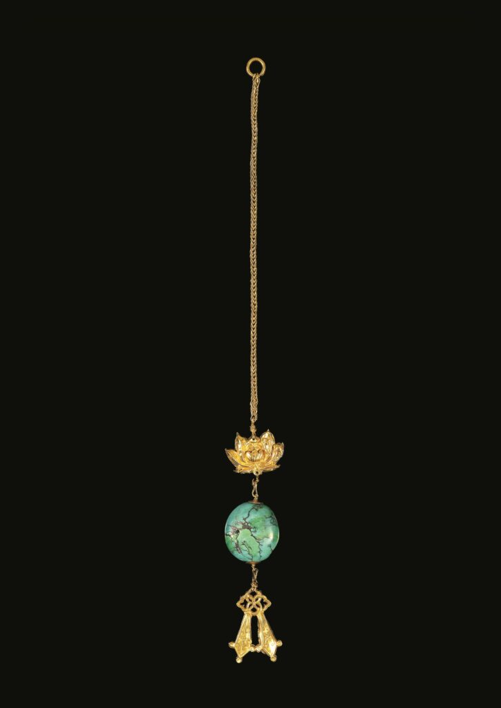 Gold Pendant with Flower Design and Turquoise Bead <br />
Yuan – Early Ming<br />
Chengxuntang Collection